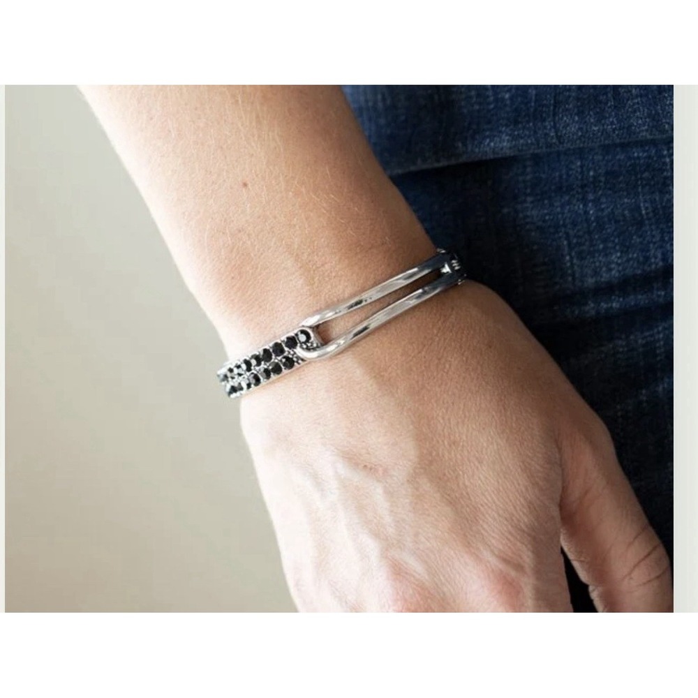 Paparazzi Bracelet ~ Freeze! - Black